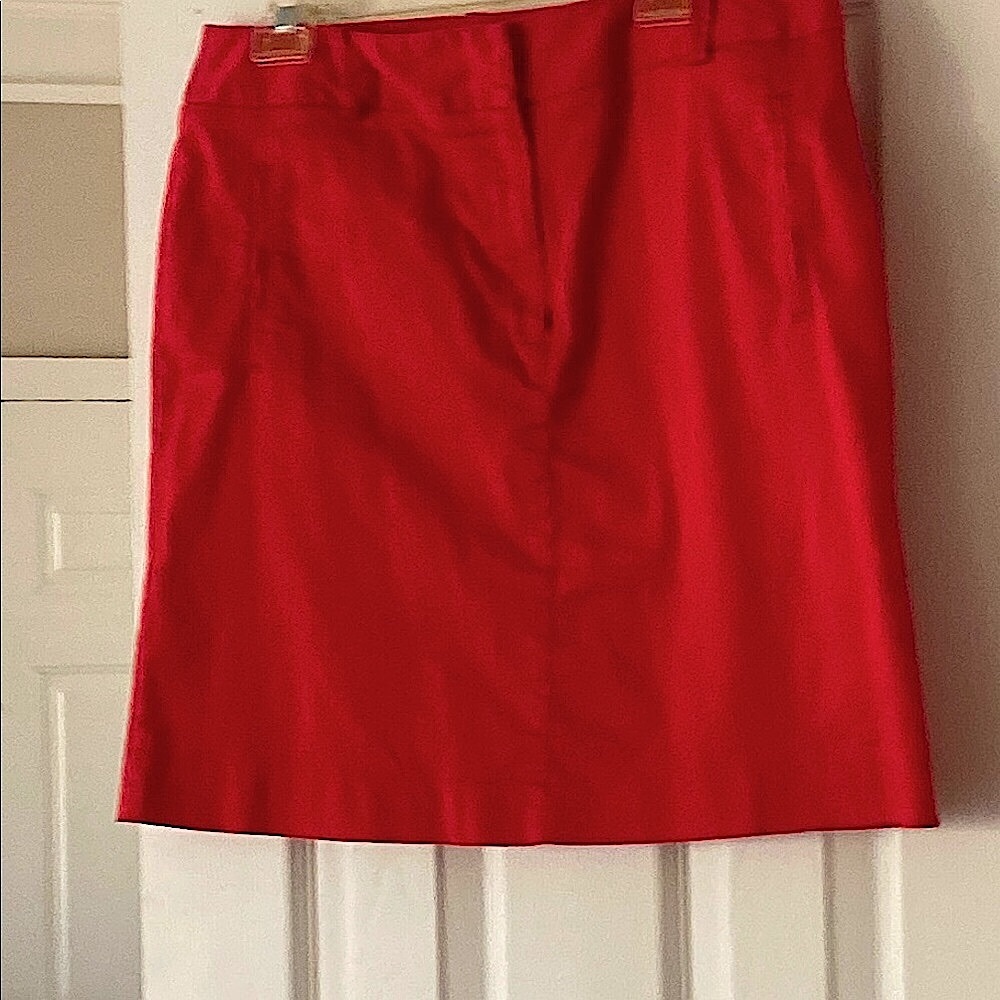 Larry Levine Red Cotton Skirt. Size 12 w/stretch. Pockets sewn.Hits at knee EC.